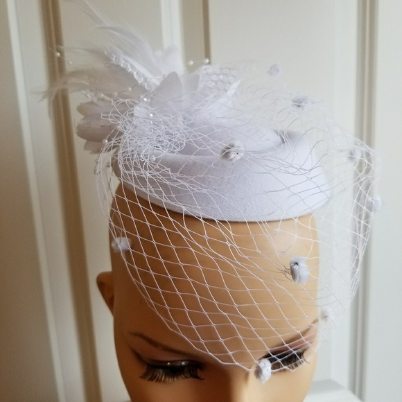 💞💞New White Bridal wedding Fascinator Hat - Picture 1 of 5